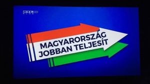 Kiemelt kép: Az RTL Klubon futó társadalmi célú, a kormányzat által fizetett reklám egyik jellemző pillanata 2019. január 18-án este. Fotó: Media1.hu/olvasónktól