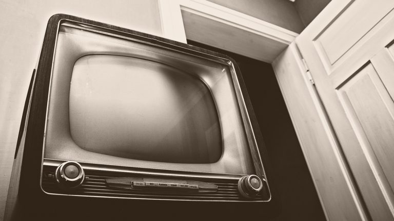 tv, tévé, televízió