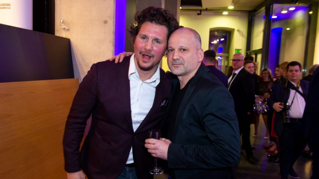 Nagy Ervin (balra), A Tanár című sorozat főszereplője és Thuróczy Szabolcs (jobbra), az HBO-n sugárzott Aranyélet főszereplője a Televíziós Újságírók Díja 2019 gálán. Fotó: Televíziós Újságírók Díja