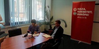 Jávor Benedek az MSZP-Párbeszéd EP-képviselőjelöltje és Urbán Ágnes, a Mérték Médiaelemző Műhely kutatója sajtótájékoztatót tart. 2019.04.25 Fotó: Varga Leila, Media1