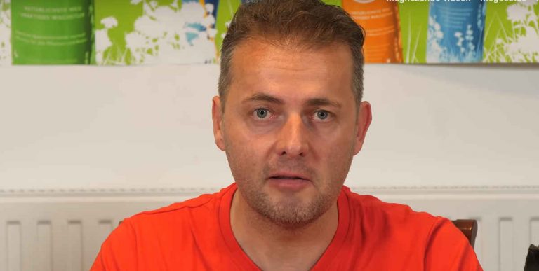 Dévényi István a Kötöttfogás műsorvezetőjeként