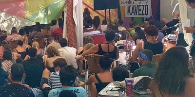 Zacher Gábor és Hevesi Krisztina beszélget a függőségekről a VOLT Fesztiválon Fotó: Károly-Rajki Edith (a szerző mobiltelefonos felvétele)