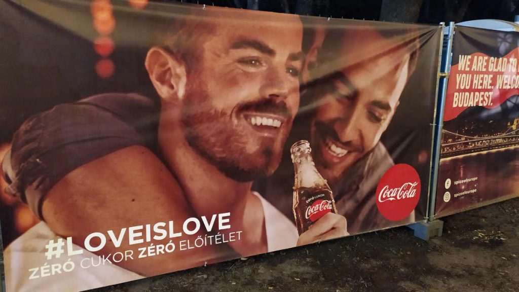 A Love is Love kampány eredeti hirdetése a Sziget-fesztiválon