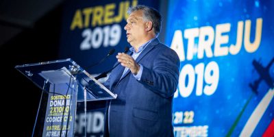 Orbán Viktor miniszterelnök beszédet mond az Atreju nevû rendezvényen, a jobboldali Olasz Testvérek (FdI) párttalálkozóján
