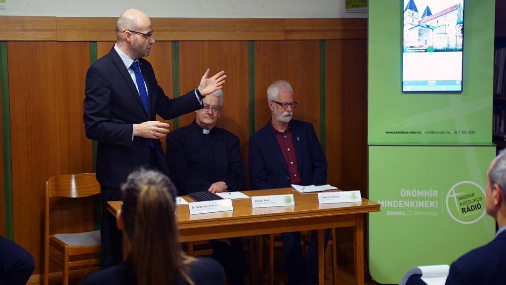 Dr. Radetzky András a Magyar Katolikus Rádió sajtótájékoztatóján