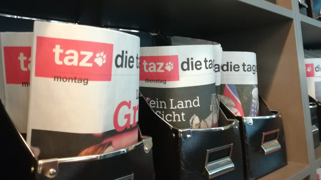 Újságok a taz szerkesztőségében
