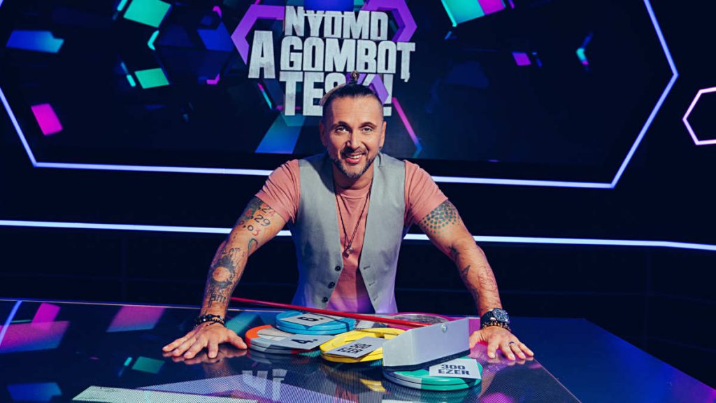 A TV2 Nyomd a gombot, tesó! című műsorának műsorvezetője, Majka