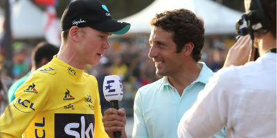 A négyszeres Tour de France-győztes Chris Froome-mal az Eurosport kerékpáros szakértője Juan Antonio Flecha készít interjút