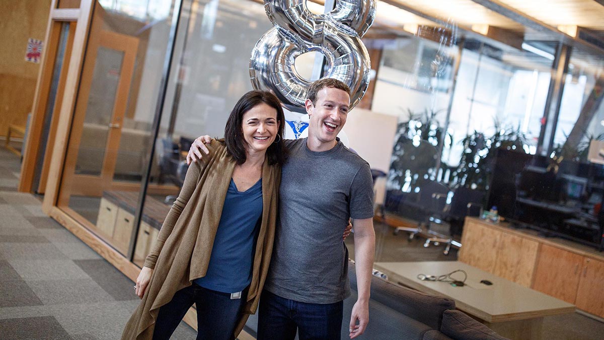 Sheryl Sandberg és Mark Zuckerberg