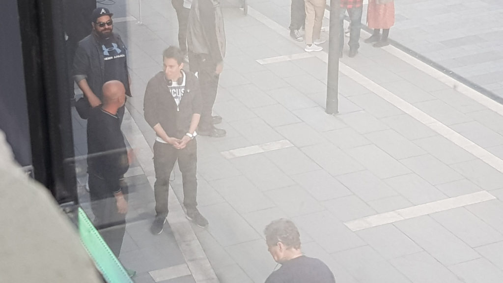 Szőke Zoltán beszélget a stáb tagjaival