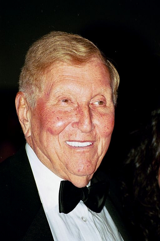 Sumner Redstone amerikai médiamogul, a ViacomCBS 97 évesen elhunyt tulajdonosa