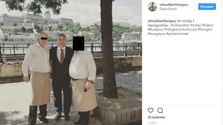 Bede Zsolt balra, Orbán Viktor társaságában 2017-ben