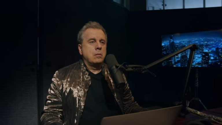 Friderikusz Sándor, a Friderikuszpodcast műsorvezetőjeként