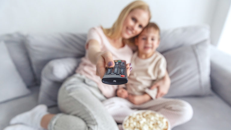 tévénézés, tv, távkapcsoló