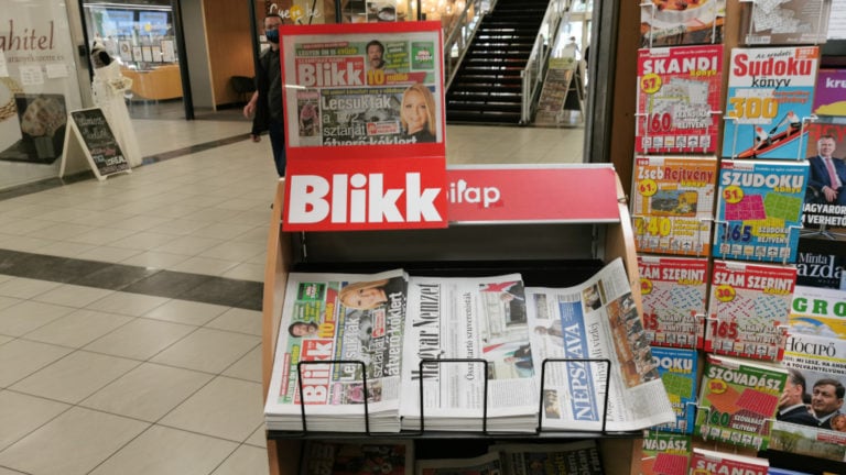 Blikk, Magyar Nemzet és Népszava napilapok egy újságosnál