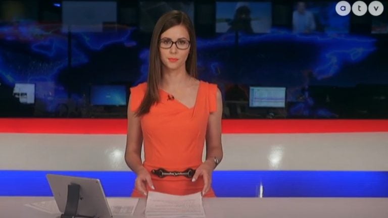 Nemes Anna az ATV Híradó műsorvezetőjeként