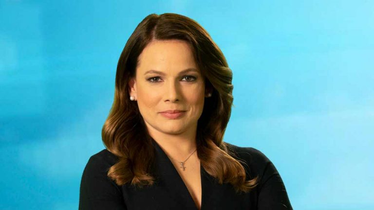 Földi-Kovács Andrea a HírTV műsorvezetője