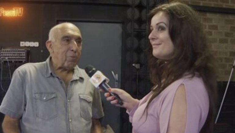 Jurák Kata (jobbra) Stefka Istvánnal interjúzik a Pesti TV-n