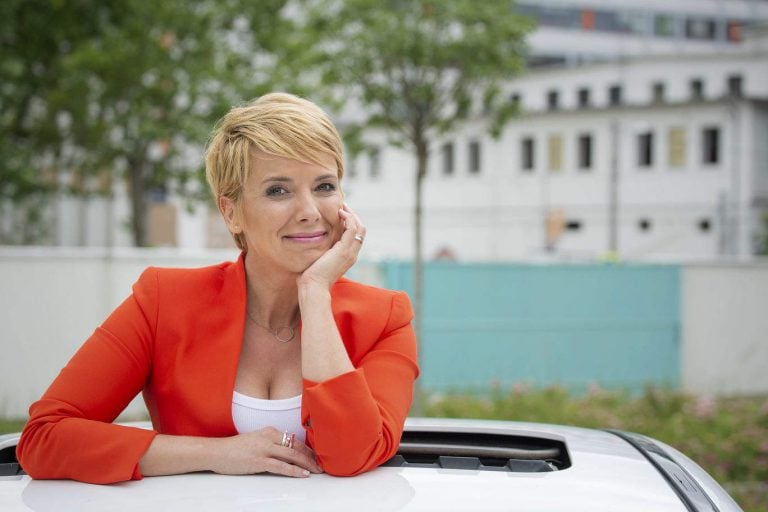 D. Tóth Kriszta, a DTK: Elviszlek magammal című műsor házigazdája.