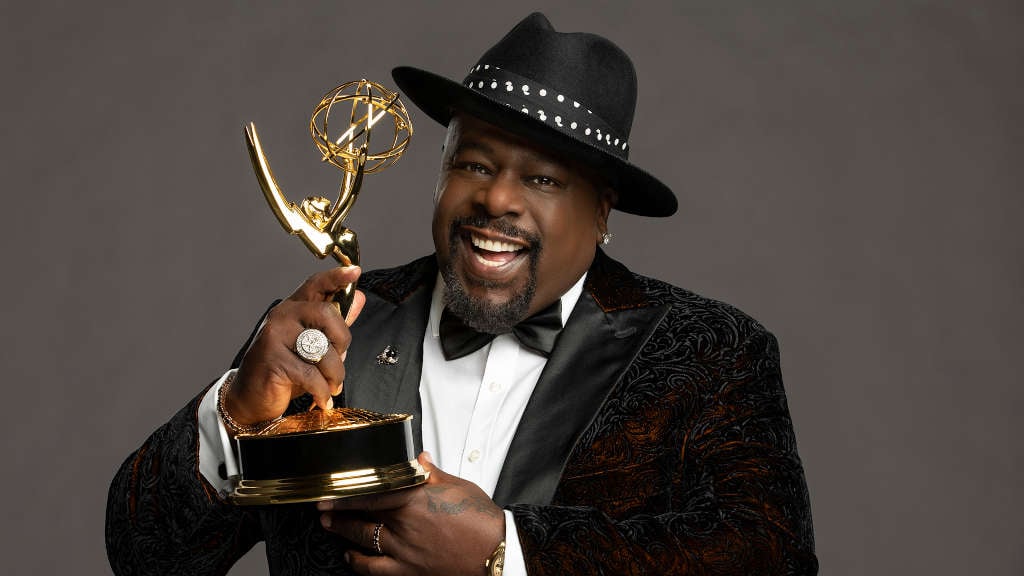 Cedric The Entertainer, a 73. Emmy-gála házigazdája.