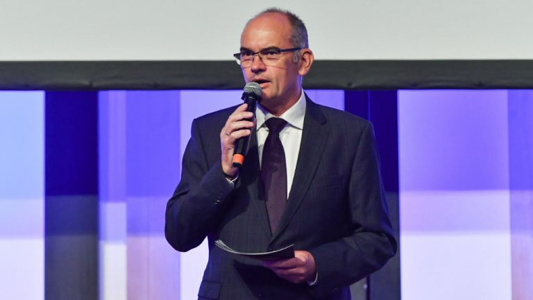 Gundel Takács Gábor.