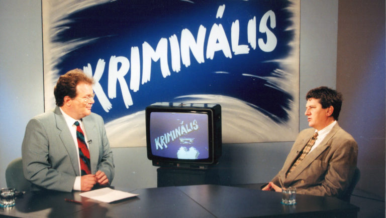 Juszt László (balra) a Kriminális című műsorban Arnold Mihály, a VPOP parancsnokával