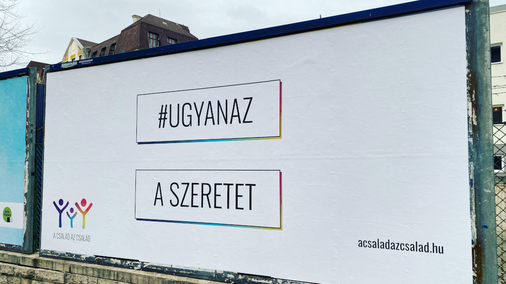 A Szivárványcsaládokért Alapítvány kampányának egy plakátja.