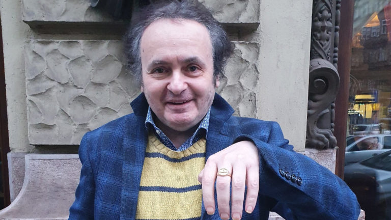 Galla Miklós, az ujján a Karinthy-gyűrűvel