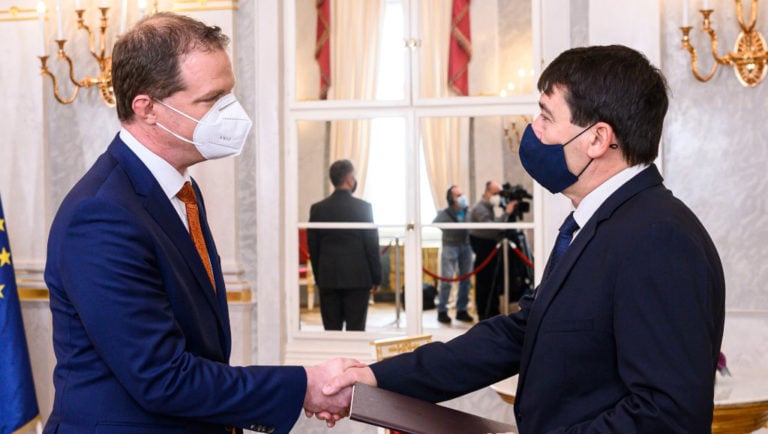 Koltay András (balra), a Nemzeti Média- és Hírközlési Hatóság (NMHH) új elnöke 2021. december 4-től és Áder János köztársasági elnök