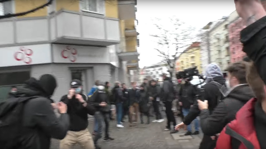 Koronavírus oltásellenes demonstráció 2021.12.04-én Berlinben