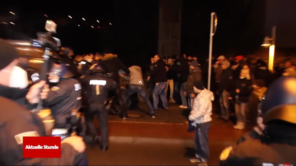 Oltásellenes tüntetők.