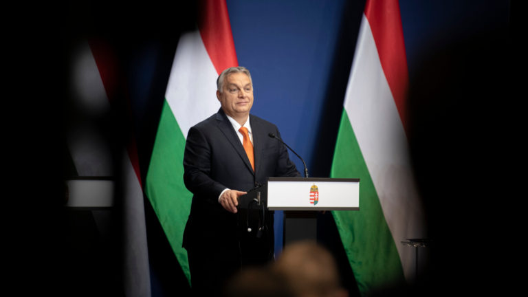 A Miniszterelnöki Sajtóiroda által közreadott képen Orbán Viktor miniszterelnök a Kormányinfó sajtótájékoztatón a Karmelita kolostorban 2021. december 21-én.
