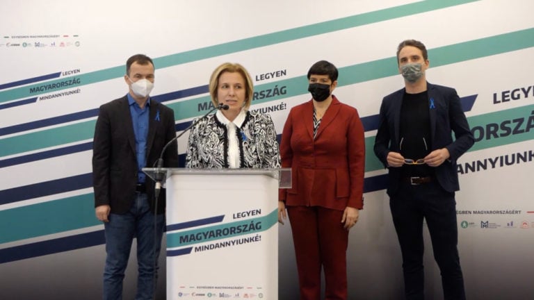 Részlet az ellenzék január 14-i sajtótájékoztatójáról a tatabányai helyi nyilvánosság kapcsán.