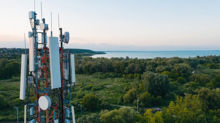 A Telenor egyik bázisállomása a Balatonnál