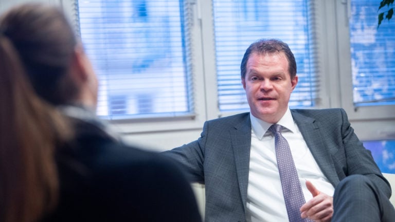 Koltay András, a Nemzeti Média- és Hírközlési Hatóság (NMHH) elnöke interjút ad az MTI-nek Budapesten, az NMHH Ostrom utcai épületében 2022. február 21-én.