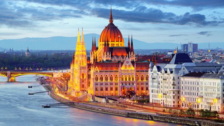 Az Országház épülete Budapesten.