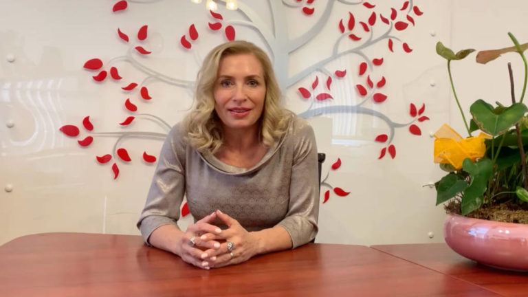 Bayerné Dr. Matusovits Andrea, az Országos Vérellátó Szolgálat főigazgatója az OVSZ Facebook-videójában.