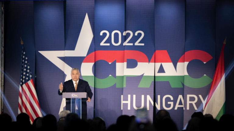 A Miniszterelnöki Sajtóiroda által közreadott képen Orbán Viktor miniszterelnök, az esemény főszónoka beszédet mond a Conservative Political Action Conference (CPAC) Hungary elnevezésű, kétnapos konzervatív politikai fórum első napján a Bálna Budapestben 2022. május 19-én.