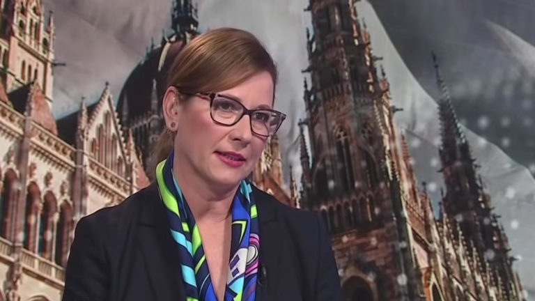 Volf-Nagy Tünde az M1-en.