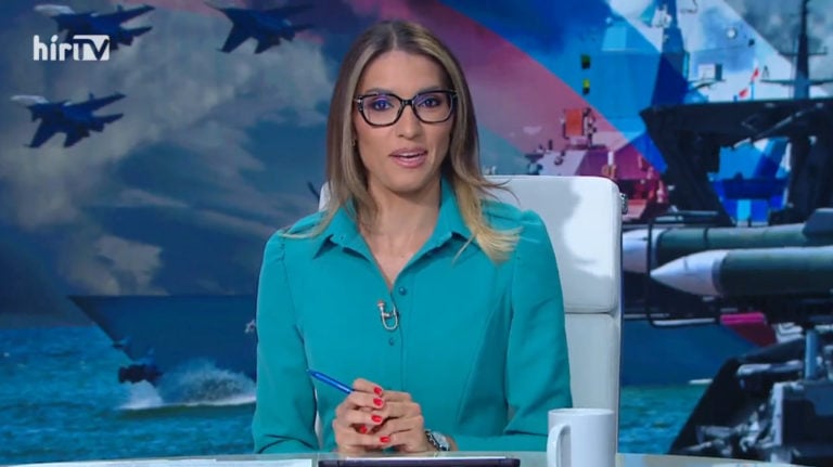 Déri Stefi, a HírTV műsorvezetője