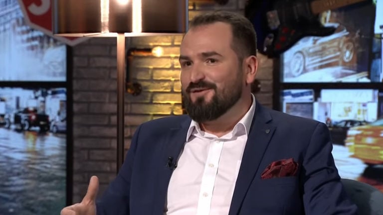 Szarvas Szilveszter, a Pesti TV műsorvezetője, a PestiSrácok hírigazgatója