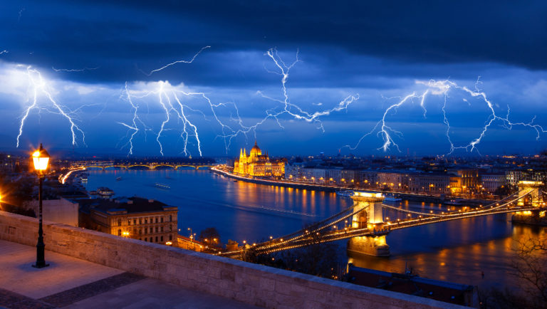 Budapest vihar, villámlás idején