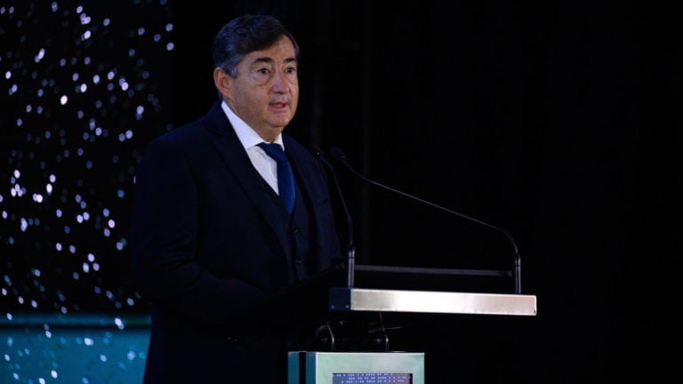 Az alapító Mészáros Lőrinc nagyvállalkozó beszédet mond a Mészáros Alapítvány VI. konferenciáján Balatonalmádiban 2022. augusztus 2-án.