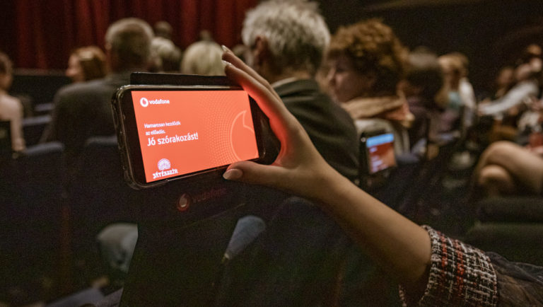 Feliratozás a Játékszínben