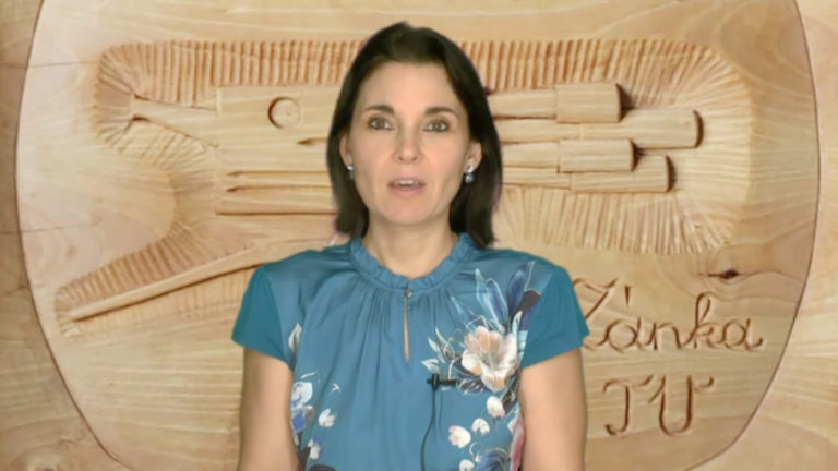 A Zánka TV műsorvezetője bejelenti a televízió megszűnését.