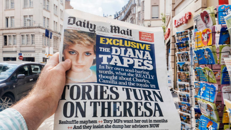 A Daily Mail brit lap egyik példánya.