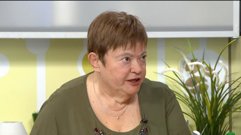 Frank Júlia a FEM3 Café műsorában.