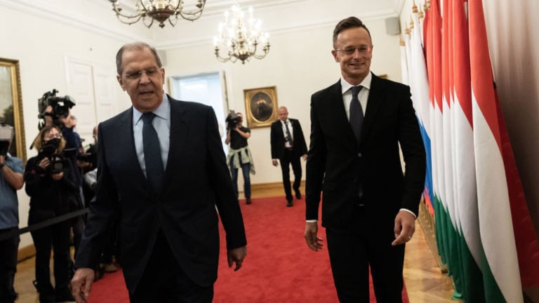 Szergej Lavrov, Oroszország külügyminisztere, valamint Szijjártó Péter magyar külügyminiszter Budapesten 2021-ben.