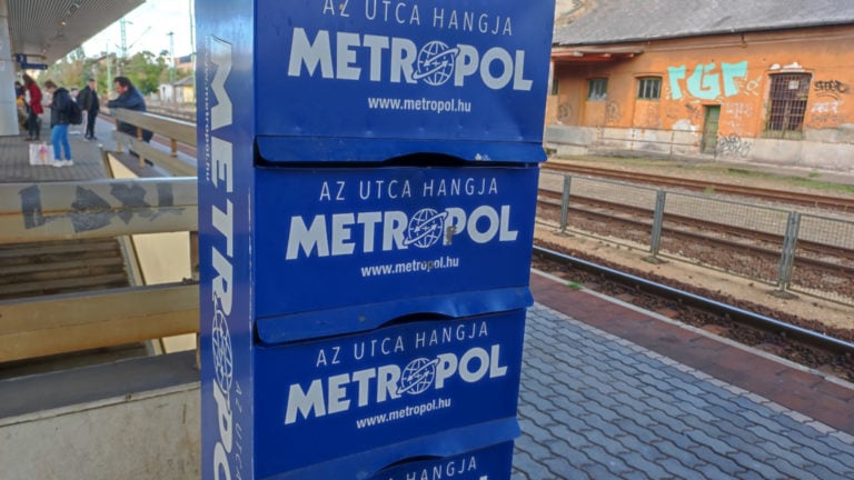 Metropol újságok Budapest Kelenföld vasútállomáson