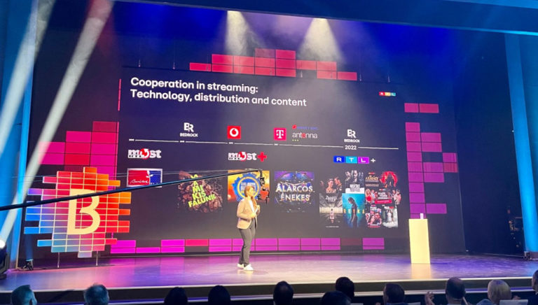 Vidus Gabriella, az RTL Magyarország vezérigazgatója prezentál az RTL+ felületről